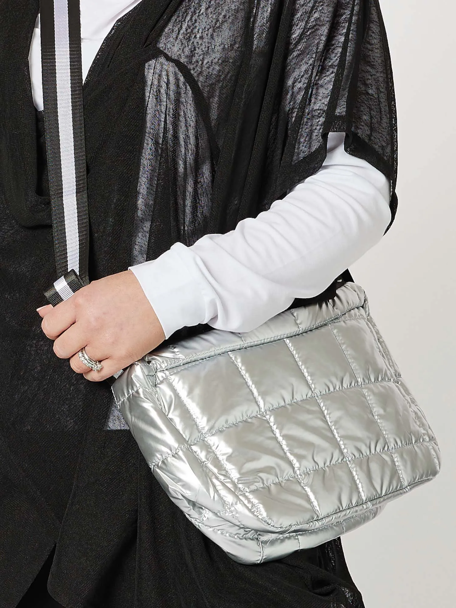 METALLIC PUFFER BAG